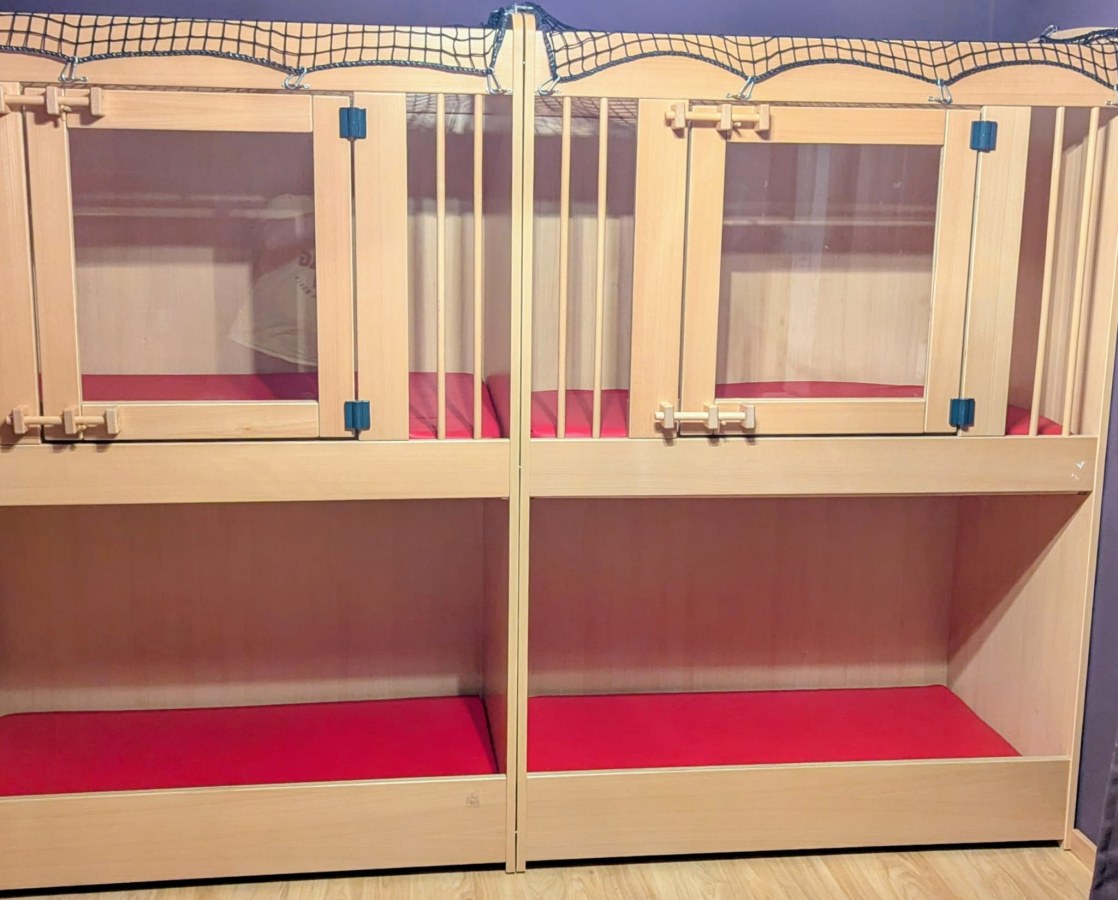 Unsere Schlafbereiche: Individuelle Ruheplätze für jedes Kind – sicher, gemütlich und geschützt.